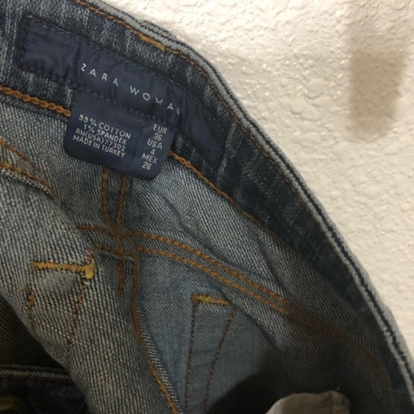Zara distressed frayed hem studded logo back pocket jeans. Size 4 - Picture 5 of 11
